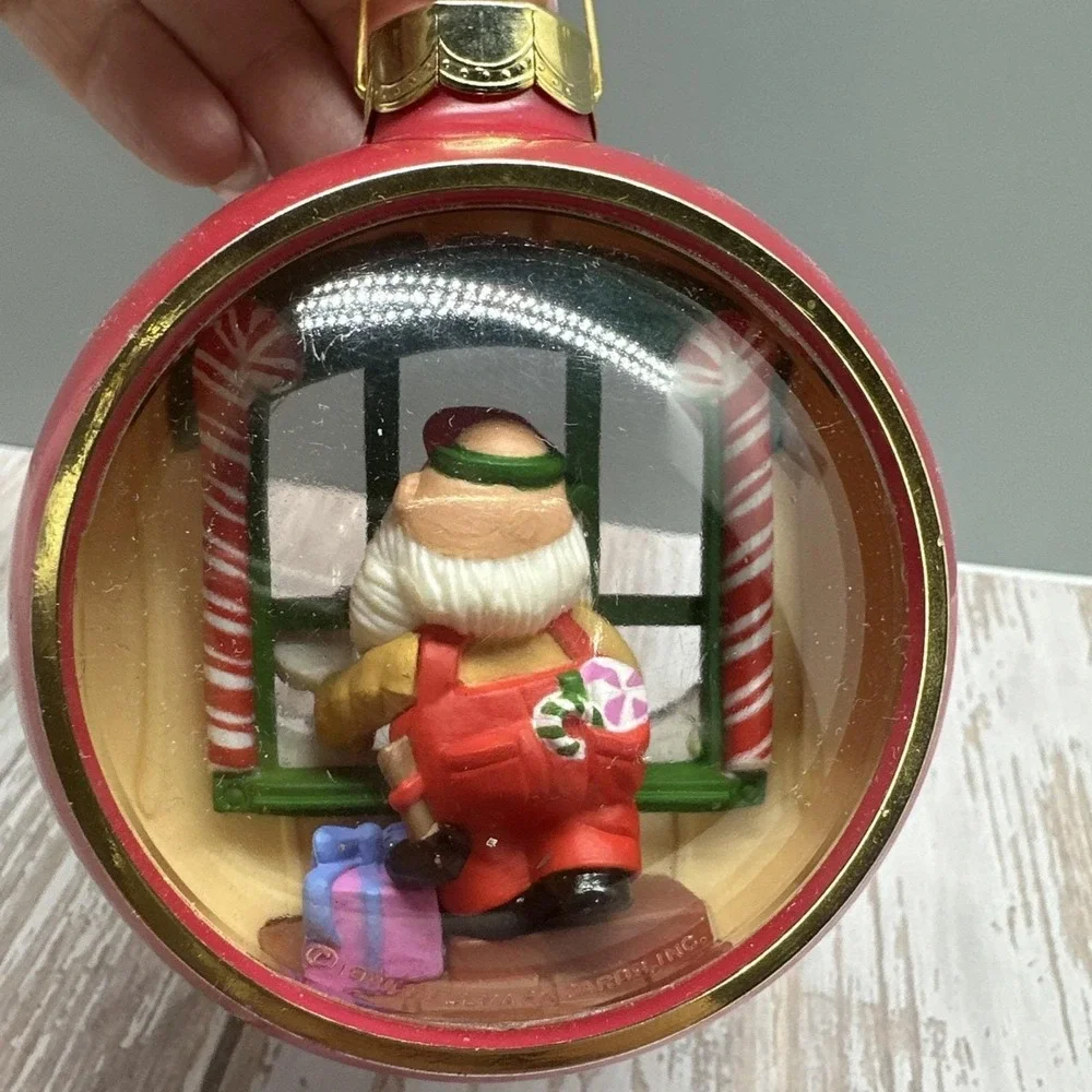 Vintage Hallmark Keepsake Ornament Lighted - Santa's Workshop -‎ 1984 with Box